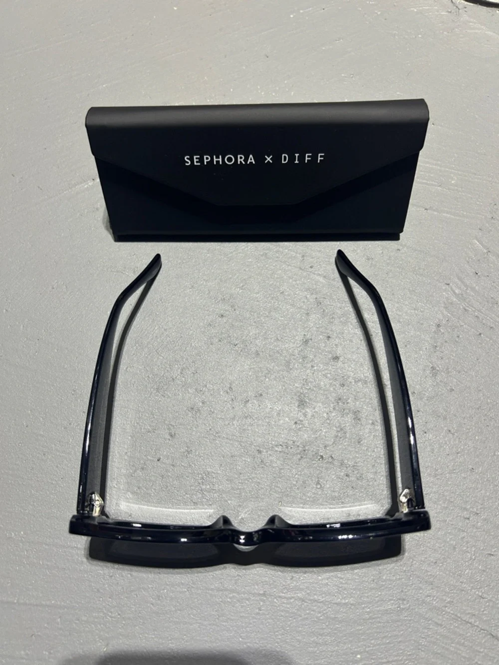 (NEW) Sephora x DIFF Indy Black Chunky Polarized Sunglasses with Hard Case
